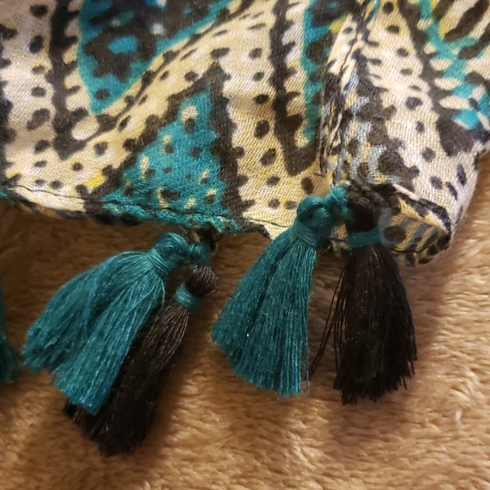 Various scarves - Picture 2 of 7